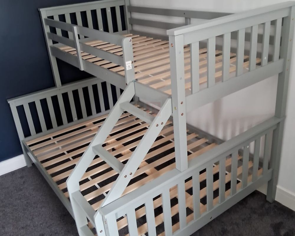 Solid Wood Triple Sleeper Bunk Bed – UK Stock photo 2